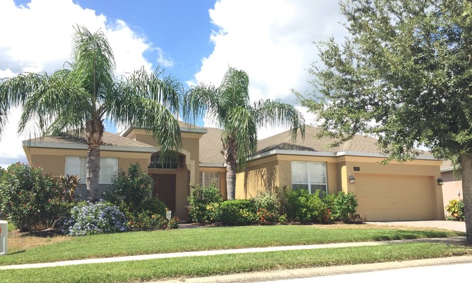 Watersong House | Luxury Home/Pool/Spa/Games Room & Den. Gated Resort Style Community. Golf nearby