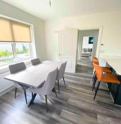 Newbridge Villa | Luxury House Newbridge Kildare - 3 double bedrooms - sleeps 6 - 25 minute train Dublin City Centre