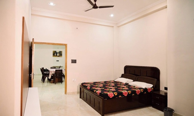Faizabad House | Luxury King-size Room with Attached Washroom in Ayodhya. 10 mins from Ram Mandir