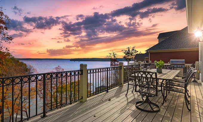 Lutts House | Luxury Lake Home with Million Dollar Views!