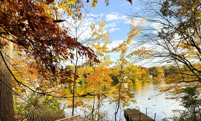 Lake Peekskill Cottage | Luxury Lake House Retreat 1 Hour From NYC Near West Point & Bear Mountain