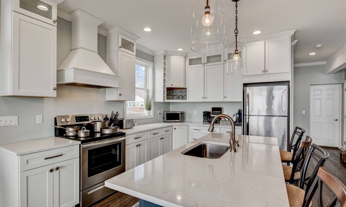 Bayberry House | Luxury Lakefront Family Retreat
