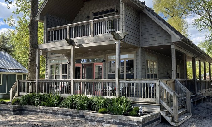 Long Point Cottage | Luxury lakeside Retreat