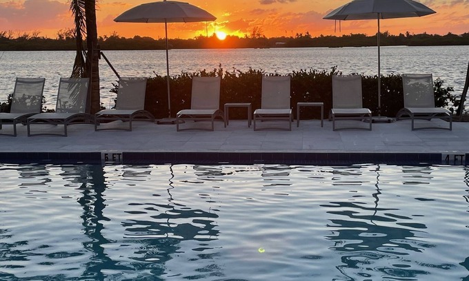 Palm Beach Condo | Luxury Large Studio In Hart Of Palm Beach Island