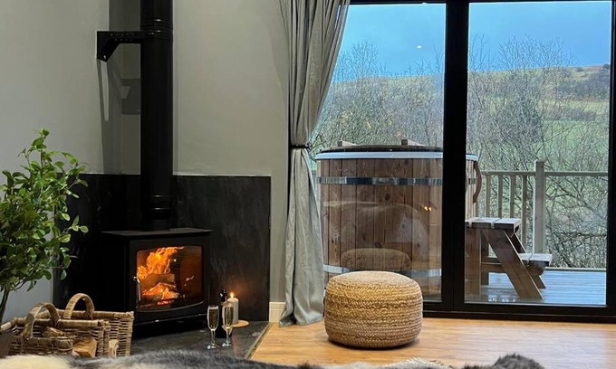 Llanbrynmair Ski Chalet | Luxury Lodge In The Treetops