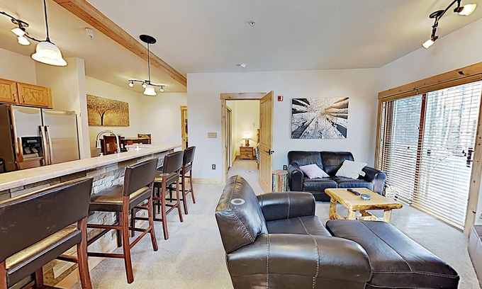 Four O'Clock House | Luxury Lodge Ski-in/Ski-Out Corner Unit Steps from Lift, Town, & Hot Tub/Pool