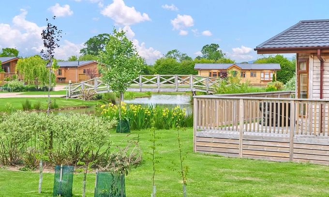 Thirsk Ski Chalet | Luxury lodge with one double with en suite shower and one twin.