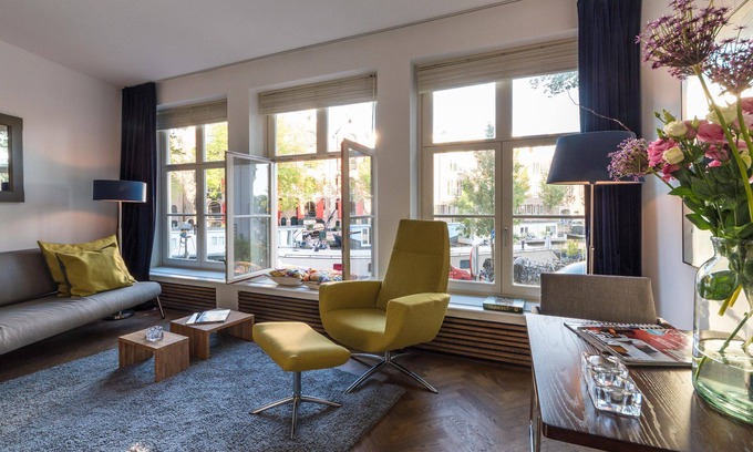 Grachtengordel-West Apartment | Luxury Long Stay Apartment with canal view located in the historic old center of Amsterdam.
