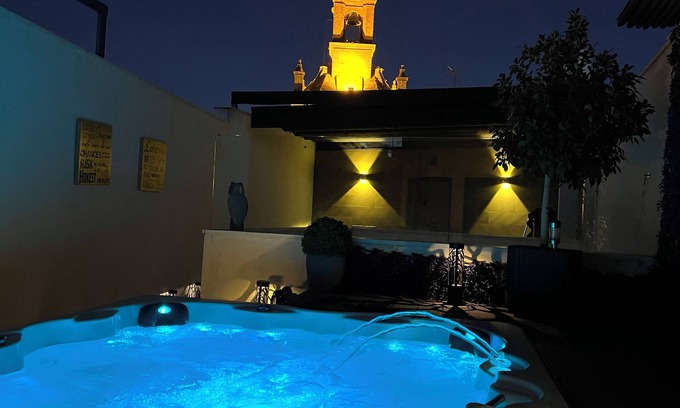 San Lorenzo Apartment | Luxury & Lovely 3 bedroom with Hot tub/Spa/Jacuzzi