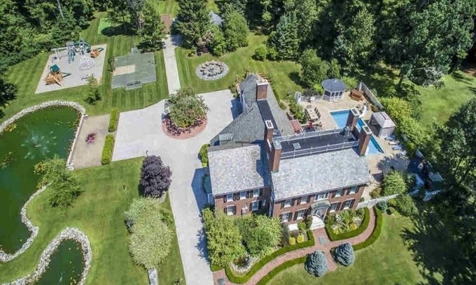 Queensbury House | Luxury Mansion Retreat near Lake George and Saratoga