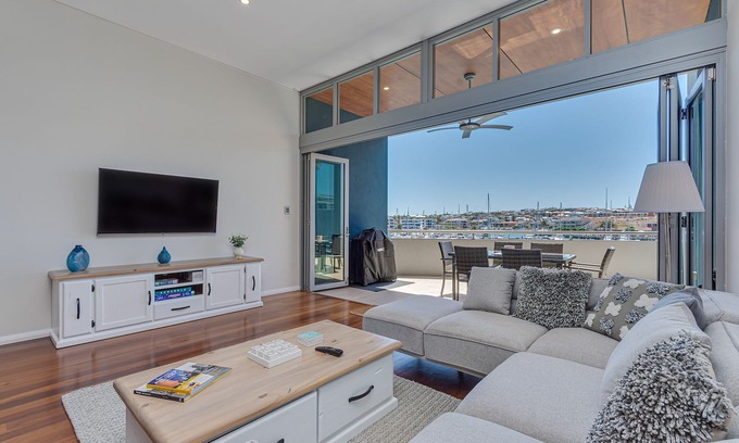 Mindarie House | Luxury Marina Townhouse