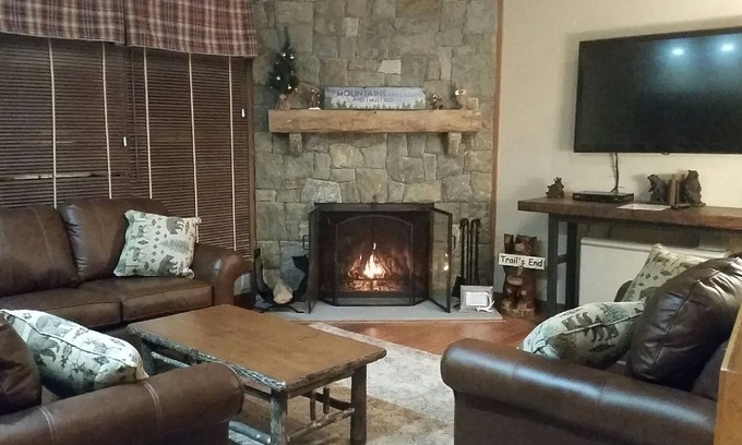 Central Vermont- Killington Condo | Luxury Meets Rustic: Trail Creek 2Bed/2Bath+Loft - Sleeps 6 (On Ski Home Trail)