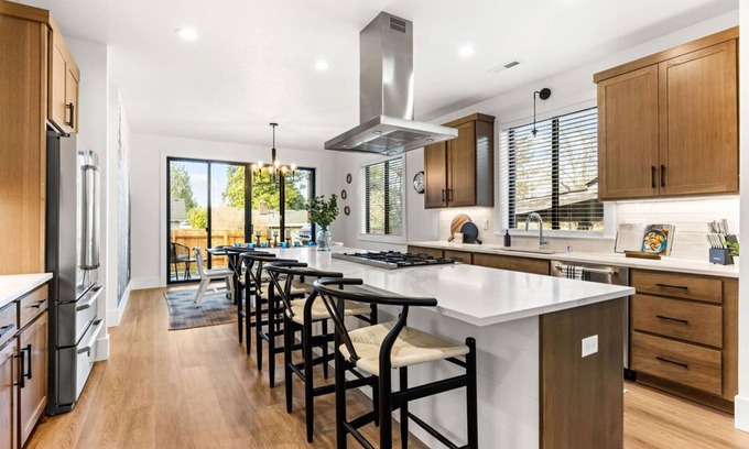 Vancouver House | Luxury Modern Farmhouse near DT