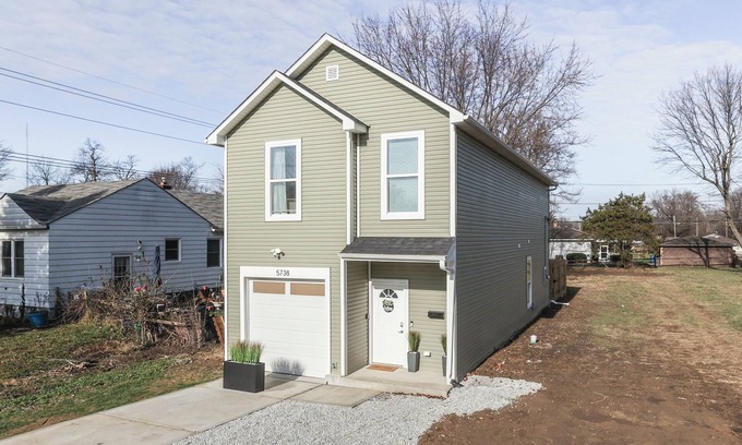 Indianapolis House | Luxury Modern Nearby Downtown Indy Escape: New Built. Game Room, 75” TVs