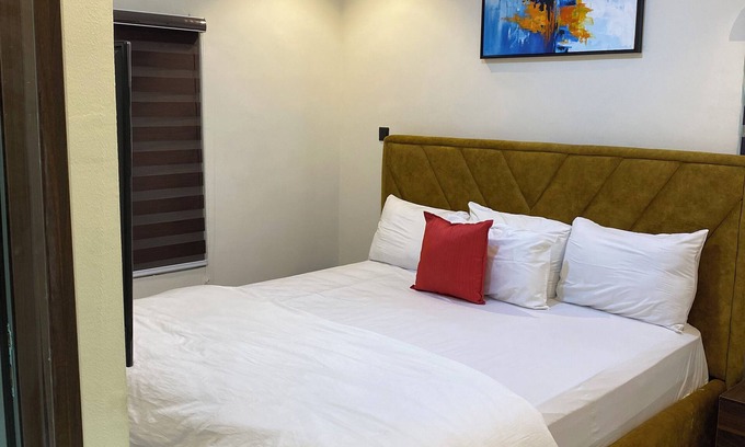 Mushin Apartment | Luxury & Modern Self Check-In Apts near Airport M02b