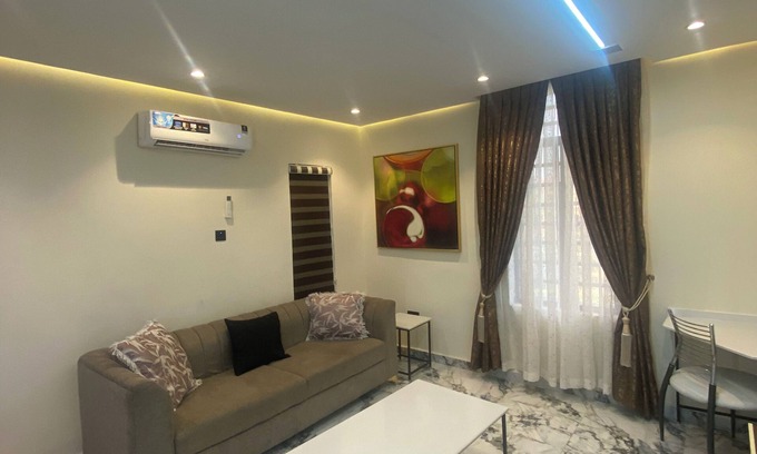 Mushin Apartment | Luxury & Modern Self Check-In Apts near Airport M04b