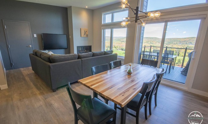 Saint-Jean-de-Matha Condo | Luxury mountain condo with golf and slide views