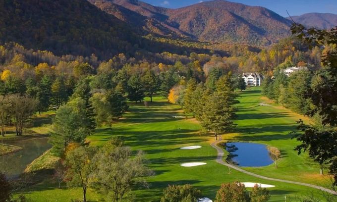 Maggie Valley Condo | Luxury Mountain Golf w/Pool & Hot tub