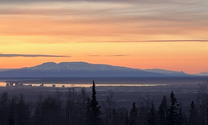 Basher House | Luxury Mountain House with Amazing Views and great Hiking in Anchorage