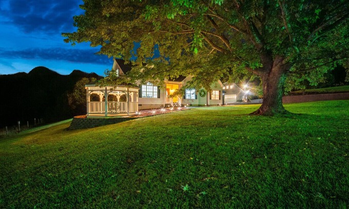 Sparta House | Luxury Mountain Retreat – Perfect for Family Getaways, Corporate Retreats & Optional Event Venue