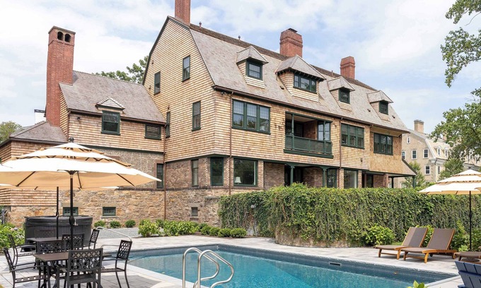 Top of the Hill Apartment | Luxury Newport Estate