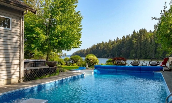 North Oyster House | Luxury ocean dock pool villa