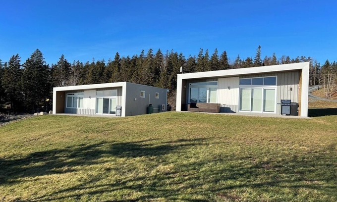 Feltzen South Cottage | Luxury Oceanfront Cottage 2