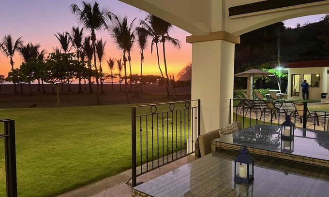 Barrio Los Faroles Condo | Luxury Oceanfront Villa Direct on the Sand