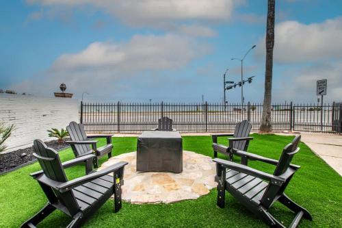 Del Mar House | Luxury on Ocean Drive - Sleeps 28