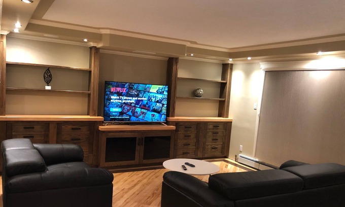 Whyte ave Condo | Luxury One Bed/Bath condo w/ parking on Whyte Ave