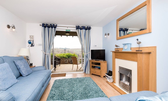 Looe House | Luxury one bedroom cottage with lovely views