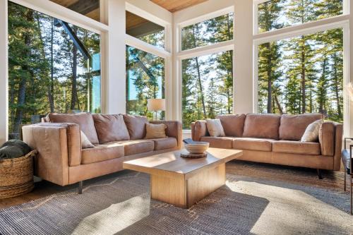 Philipsburg House | Luxury, Peaceful Family Getaway! Ski, Hike, Fish