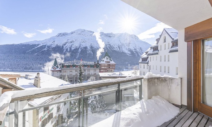 St. Moritz Apartment | Luxury Penthouse: 3 Bedrooms, Lake View, Parking
