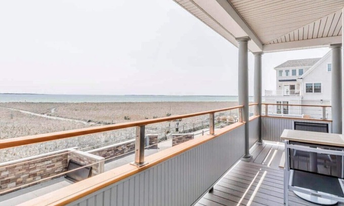 Pine Point Condo | Luxury Penthouse Condo only steps away from Pine Point Beach