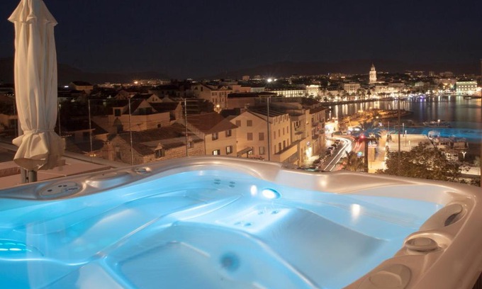 Split Apartment | Luxury Penthouse Monriva
