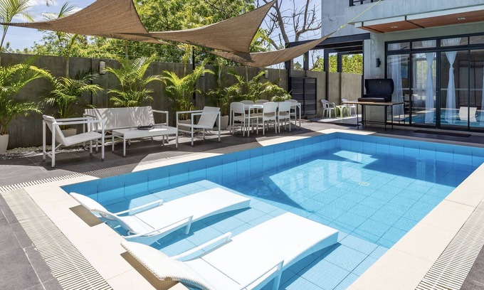 Maribago House | Luxury Pool Villa near beach + Karaoke + video games + massage chair