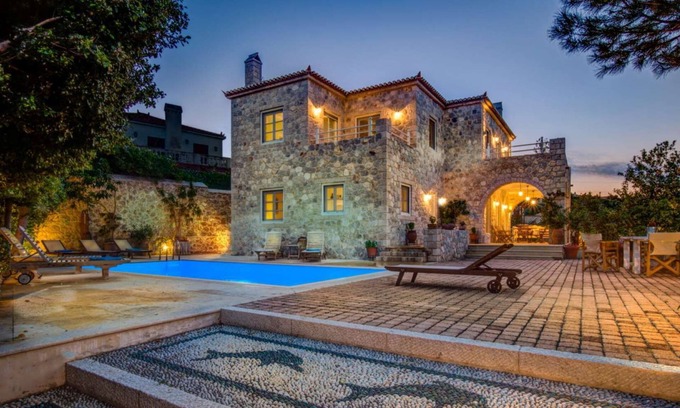 Agii Anargiri Villa | Luxury pool villa Arte in Spetses