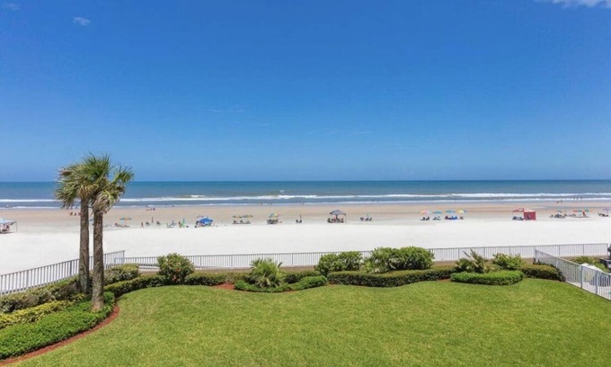 Bridgeport Heights Condo | Luxury Premier Oceanfront Condo Unit