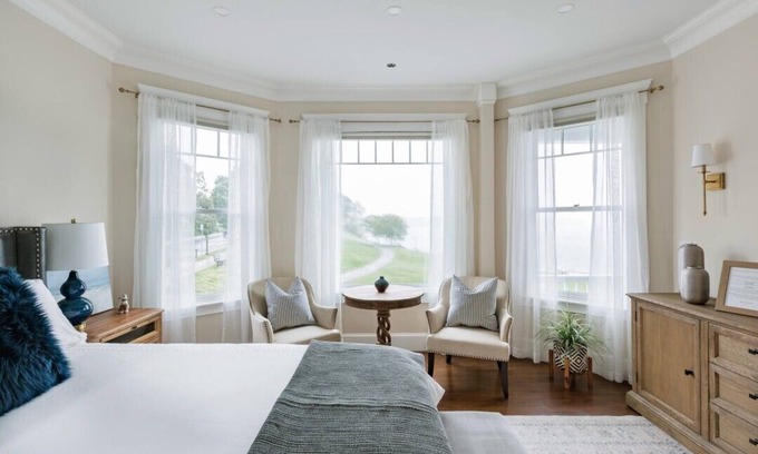 Beverly Apartment | Luxury Private Oceanview Suite in Victorian on Independence Park