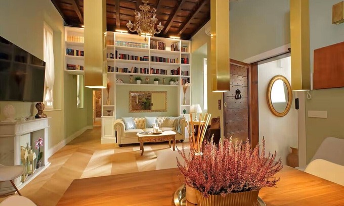 Rione IX Pigna Apartment | Luxury, Quiet, 3 Bdr Home near Pantheon, Heart of Rome "Le Colonne"