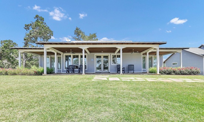 Athens House | Luxury Ranch Cabin | Private Getaway, Fishing & Boating, Hiking Trails, Swimming