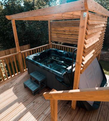 Chatham House | Luxury Renovated Bungalow with wheel chair access, Hot Tub and Fire Pit