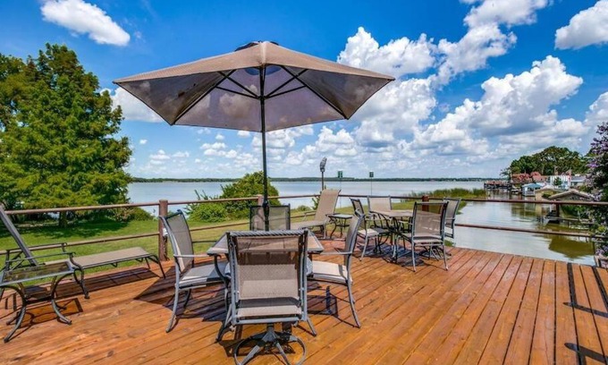 Kemp House | Luxury Retreat/Boat Rentals Available!