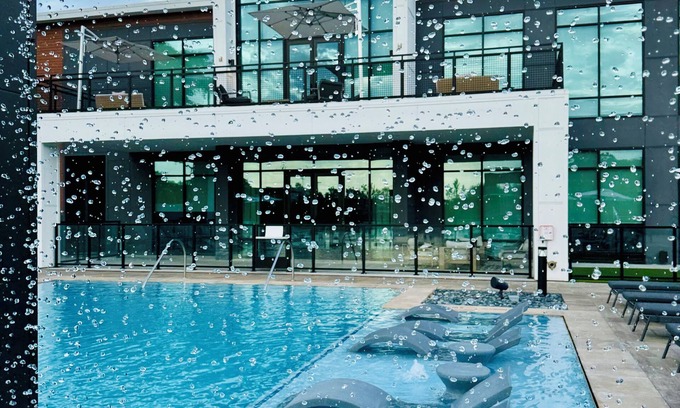 McNeil Condo | Luxury Retreat + Resort Pool