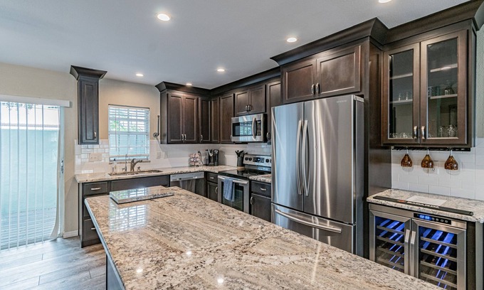 Courier City - Oscawana Condo | ★LUXURY RETREAT★ Walk to Hyde Park, SOHO, Bayshore