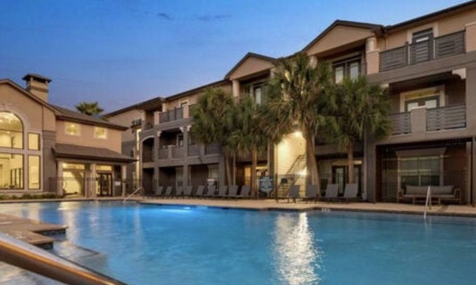 Braeswood Place Apartment | ⭐️⭐️Luxury Rice Village Apartment Short & Long Term Stay⭐️⭐️