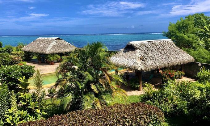 Paea Apartment | Luxury seaside apartment, private access to beach and lagoon, pool