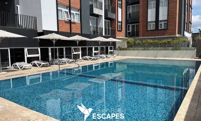 Zona 11 Apartment | Luxury Skyline City View KING Bed FREE Pool & Gym
