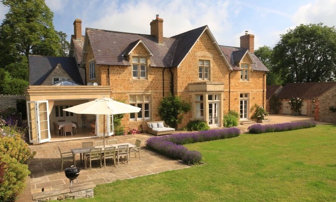 Blackford House | Luxury Somerset country house, perfect for friend and family gatherings.