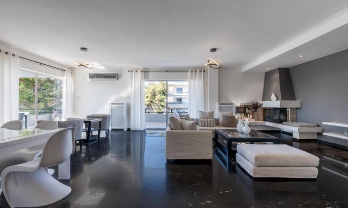 Glyfada Apartment | Luxury & Spacious 3 bdrm apt in Glyfada center